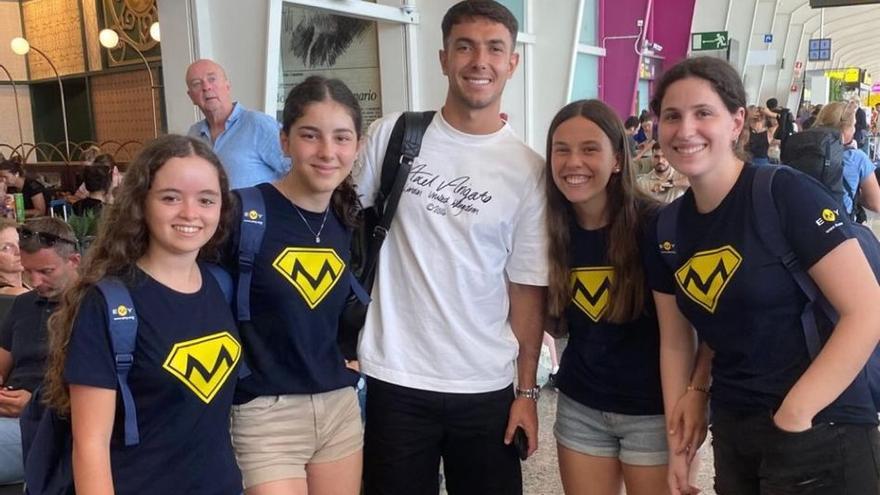 Martin  Zubimendi at the airport with a group of students travelling to England