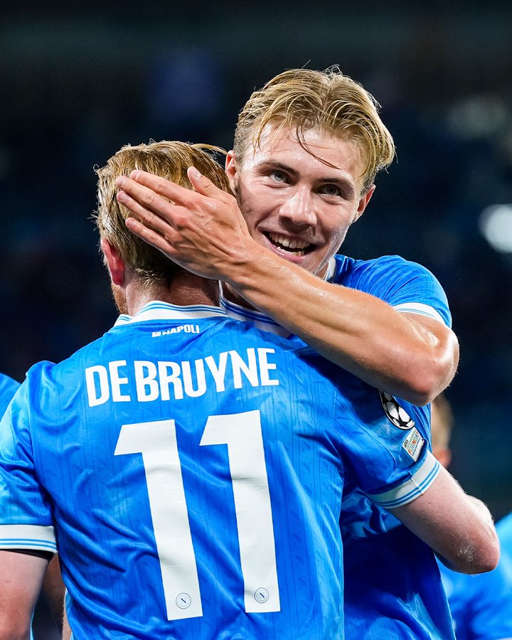 Rasmus Højlund and Kevin de Bruyne of Napoli (Photo Credit: UCL via X)