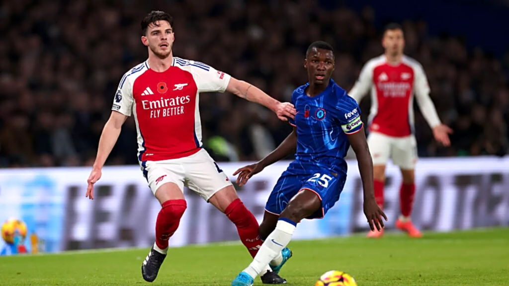 Declan Rice battles it out against Moses Caicedo in a premier League match between Arsenal and Chelsea  (Photo Credit: Premier league via X)