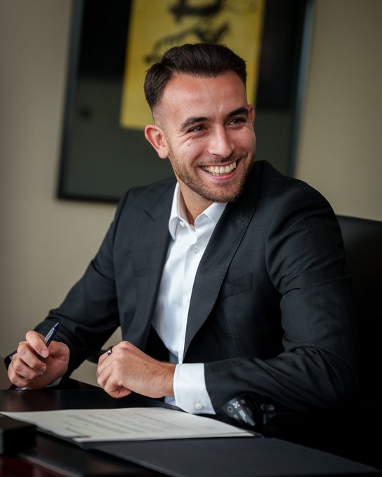 Eric Garcia after signing the contract (Photo Credit: Barcelona via X)