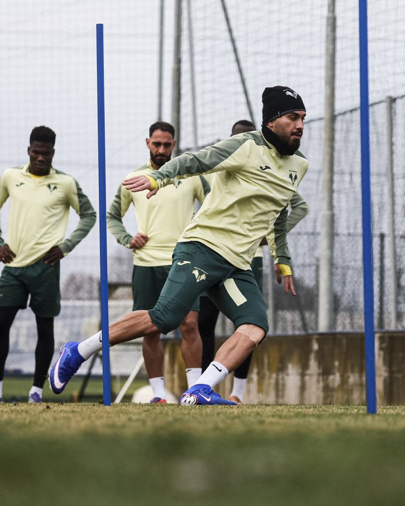Hellas Verona players in training (Photo Credit: Hellas Verona via X)