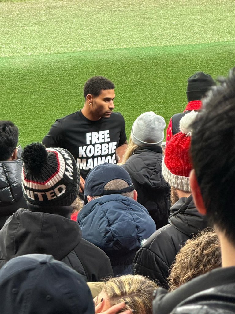 cameras picked out Jordan Mainoo in the stands, his shirt quickly becoming a talking point among fans. Photo Credit : utdreport on X