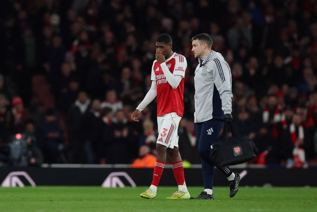Mosquera being substituted after getting injured (Photo Credit: Arsenal Media)