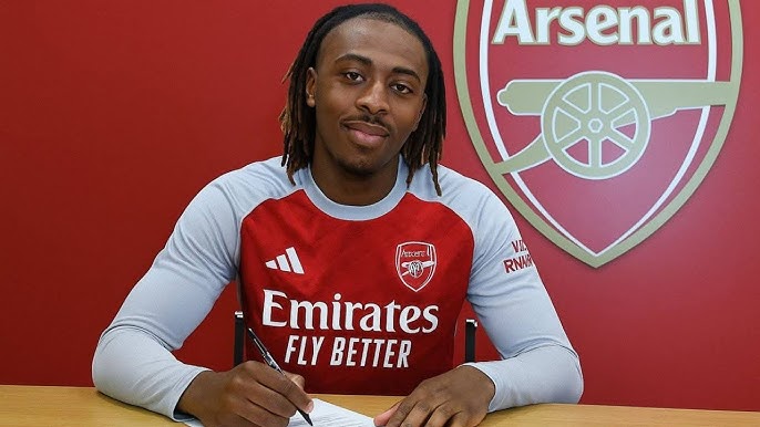 Eberechi Eze signs for Arsenal - Photo Credit : Arsenal Focus, Youtube