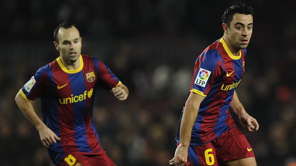 Andrés Iniesta and Xavi Hernández representing Barcelona Football club - Photo Credit :  El Español
