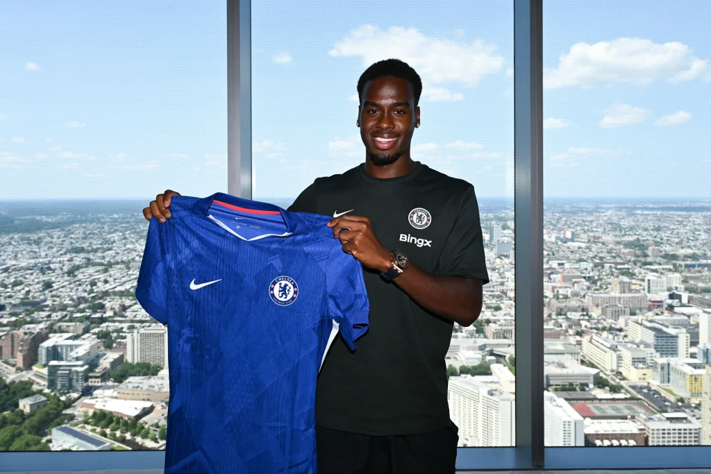 Gittens signed from borussia dortmund to chelsea - Photo Credit : Chelsea Website