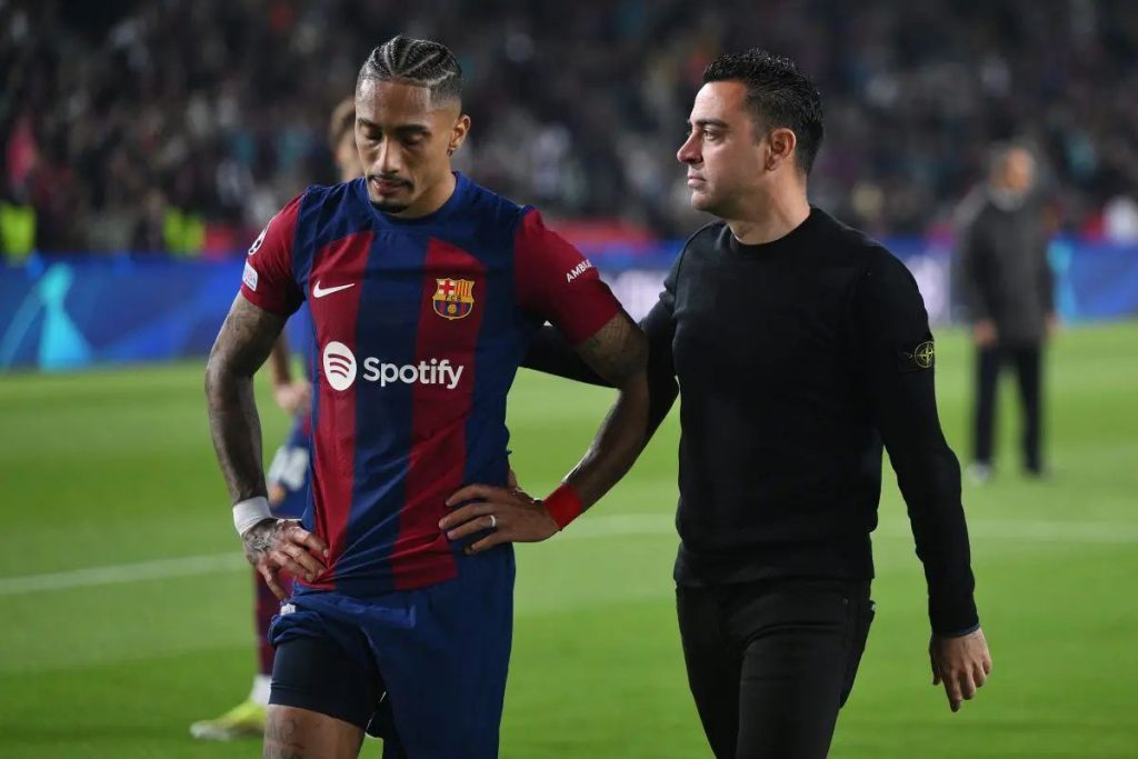 Raphinha and Xavi Hernandez (photo credit: football Espana media)