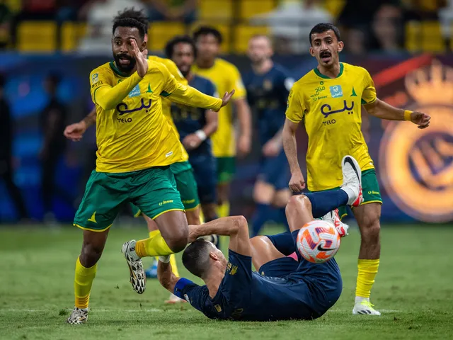 Al Khaleej v Al Hilal (Photo credit: sportsmole media)