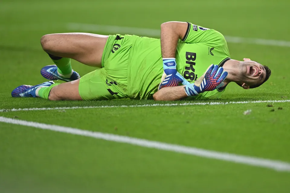 Emiliano Martínez injured - Photo Credit : talkSPORT