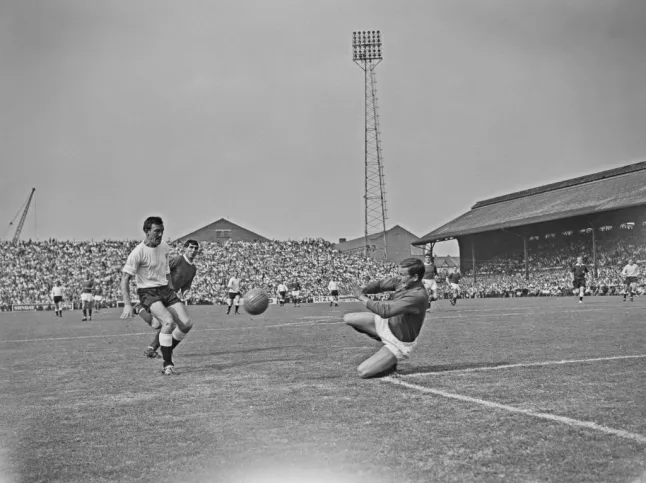 Gaskell in action against Fulham at Craven Cottage in 1964 (Photo Credit: Getty)