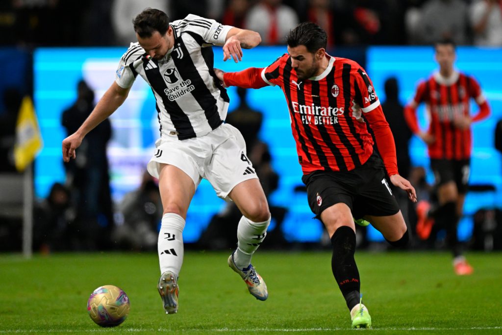 Theo Hernandez (R) in action against Juventus’ Federico Gatti 