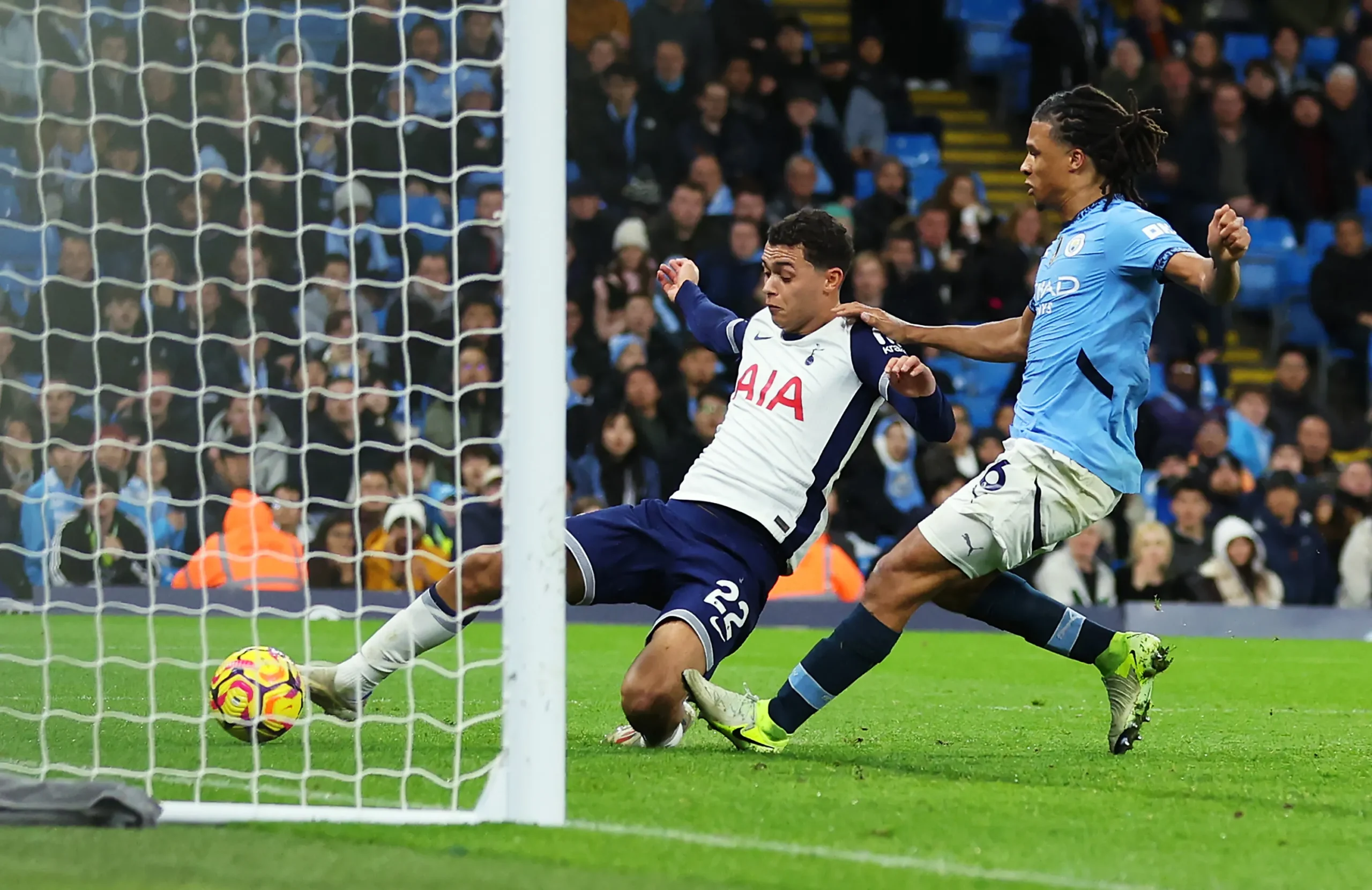 Tottenham Hotspur players against Manchester City Players (Photo Credit - Getty Images)