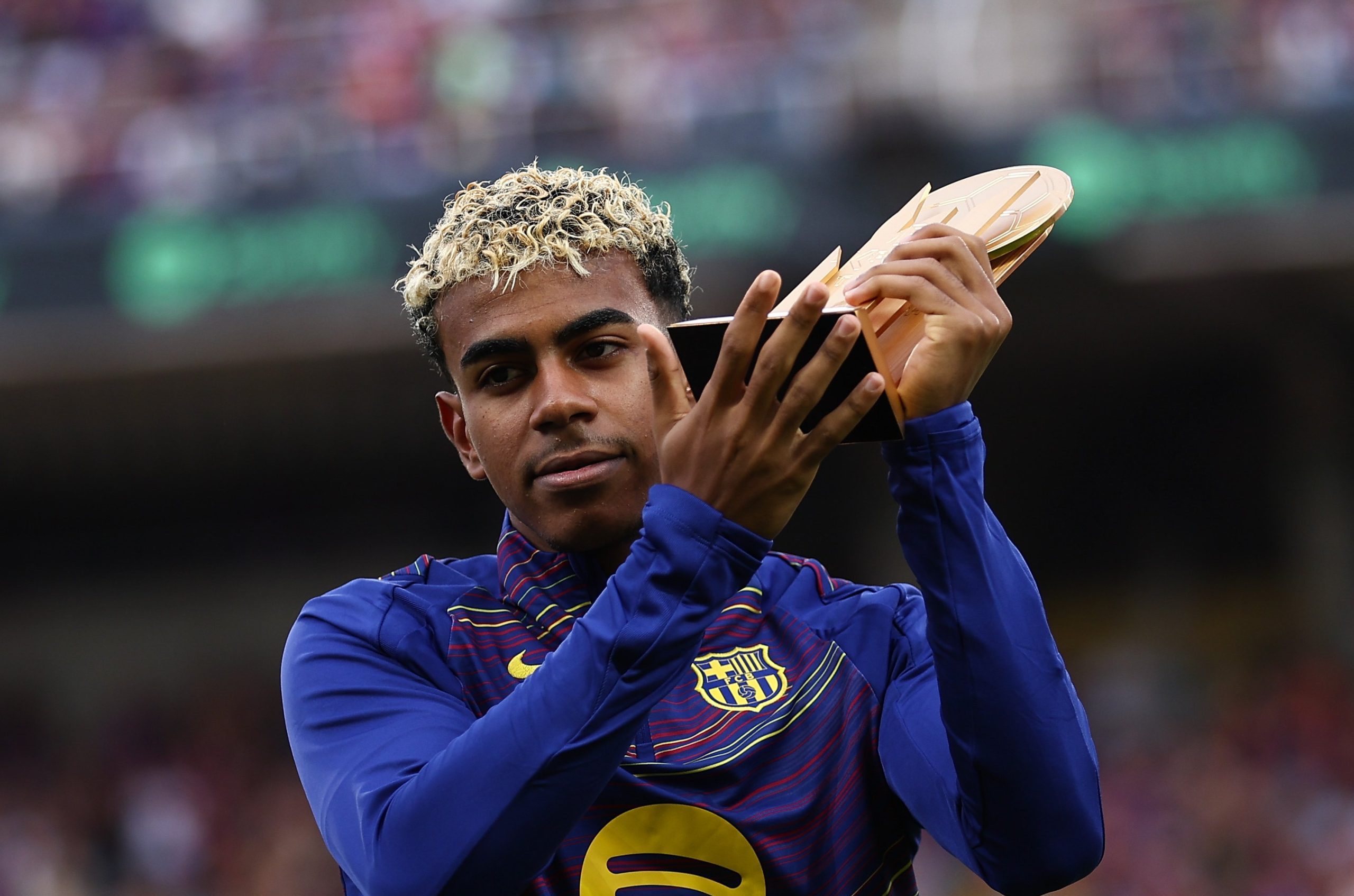 Lamine Yamal celebrates Kopa Trophies (Photo Credit: Barcelona via X)