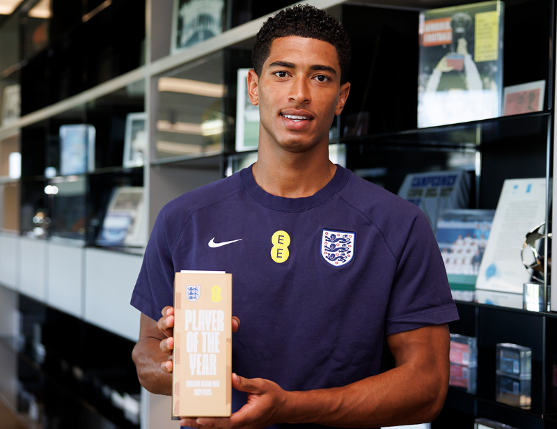 Real Madrid and England player Jude Bellingham has won the player of the yeyar award for the 2024/2025 football year. (Credit: @England on X).