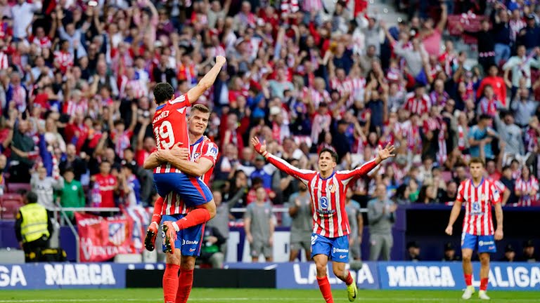 Atletico Madrid's Alexander Sorloth celebrates scoring their third goal with Julian Alvarez - Photo Credit : REUTERS