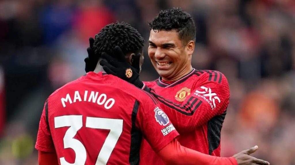 Casemiro and Kobbie Mainoo. (Photo credit: Man United Media).