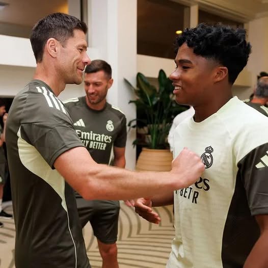 Xabi Alonso and Endrick  (Photo Credit: Fabrizio Romano facebook page)