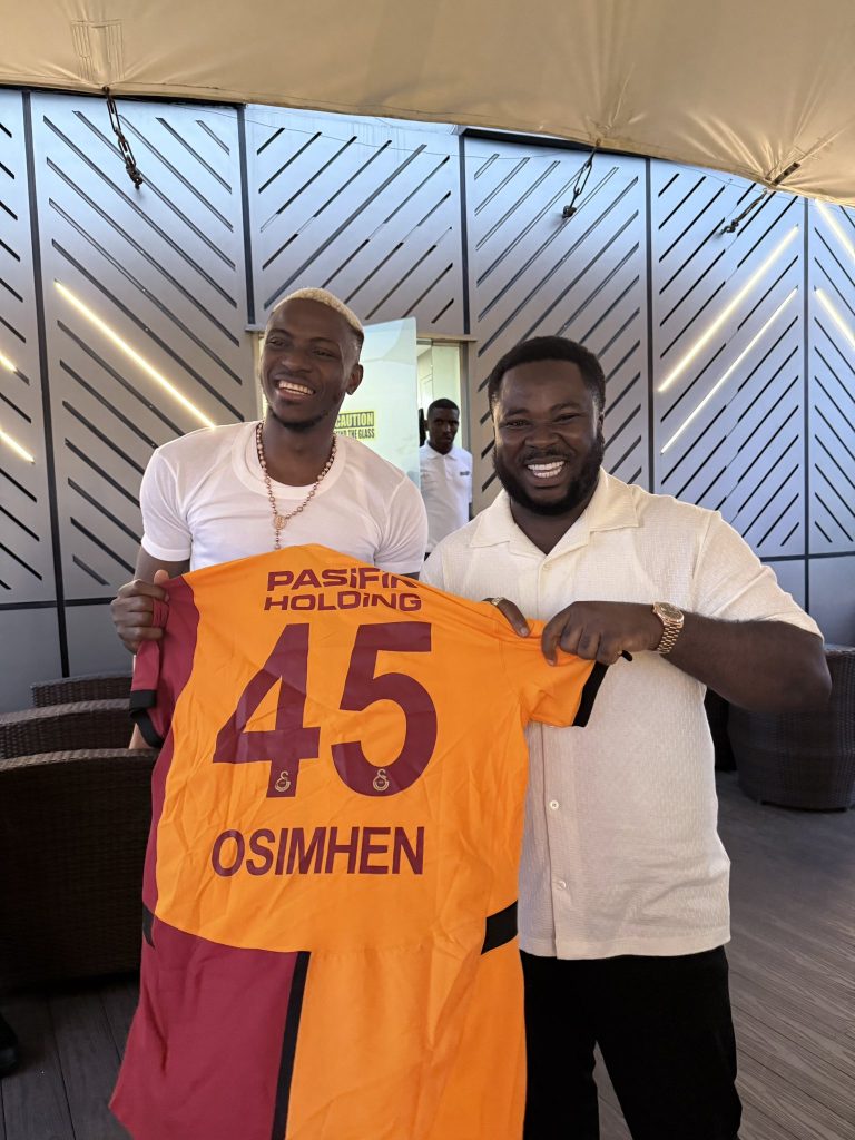 Mr Bayo and Victor Osimhen (Photo Credit: Mr Bayo via X)