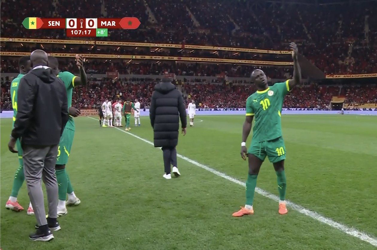 SADIO MANE IS NOW BEGGING HIS TEAMMATES TO GET BACK ON THE PITCH AND FINISH THE GAME - Photo Credit : Derek Katey Caesar, Facebook