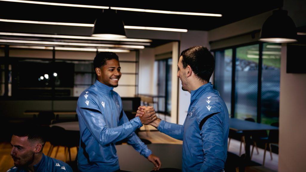 Wesley already met some teammates. (Photo Credit: Real Sociedad Media).