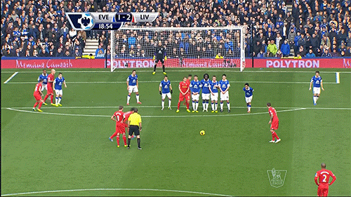 Luis Suárez when he scored a sensational free-kick against Everton during a dramatic 3-3 draw - Photo Credit : thescore