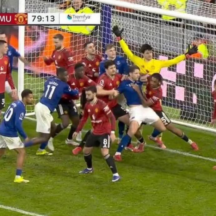 players were seen crowding goalkeeper Senne Lammens during corner kicks, creating scenes that resembled a wrestling contest in the Manchhester united 1-0 win over Everton - Photo Credit : Beyond the Match, Facebook