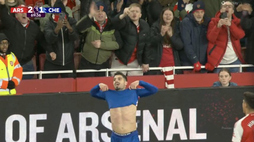 Chelsea being reduced to 10 men as Pedro Neto received a second yellow card in the 70th minute - Photo Credit : D REAL KOMBO